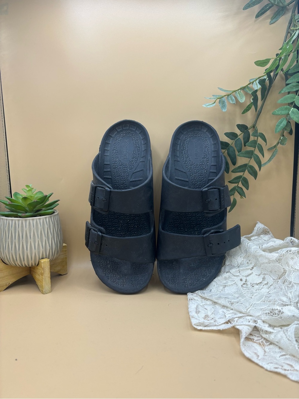 GDEFY Black Double Buckle Slide Sandals Men’s 8 Women’s 10
